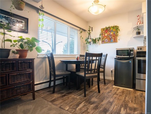 352 Burnside Rd West, Saanich, BC - Indoor Photo Showing Dining Room