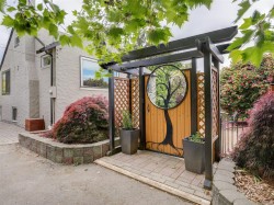 164 St. Giles St View Royal, BC V8Z 6Y6