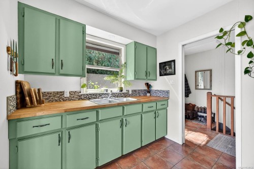 206 Roland Rd, Salt Spring, BC 