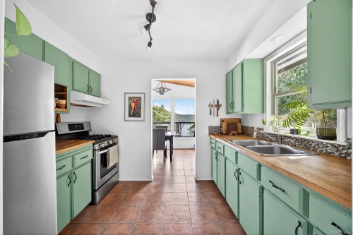 206 Roland Rd, Salt Spring, BC 