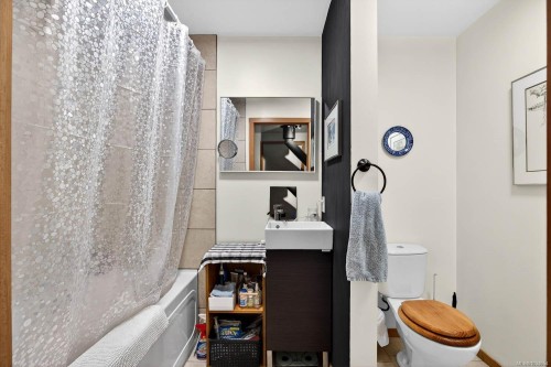 206 Roland Rd, Salt Spring, BC 