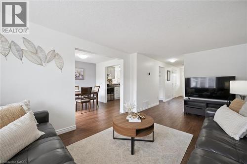 31 Tisdale Court, Kitchener, ON - Indoor Photo Showing Living Room