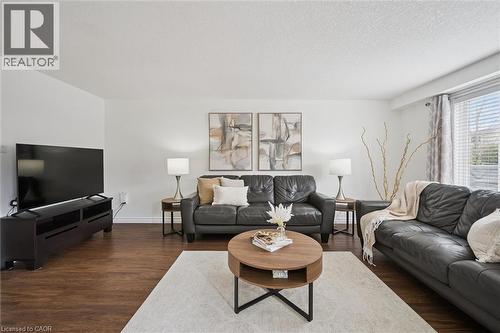31 Tisdale Court, Kitchener, ON - Indoor Photo Showing Living Room
