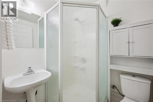 31 Tisdale Court, Kitchener, ON - Indoor Photo Showing Bathroom