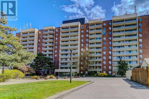 106 - 1 FOUR WINDS DRIVE  Toronto, ON M3J 2T1