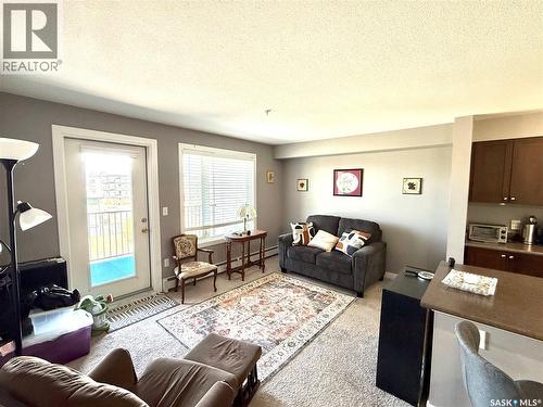 302 820 5Th Street Ne, Weyburn, SK - Indoor Photo Showing Living Room
