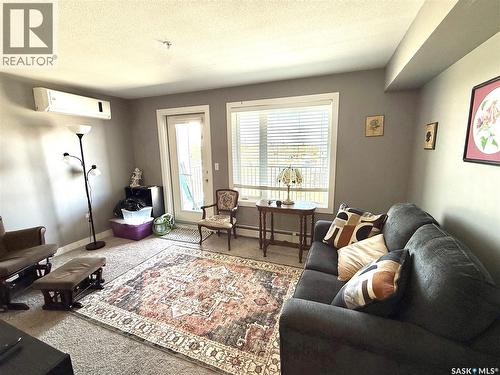 302 820 5Th Street Ne, Weyburn, SK - Indoor Photo Showing Living Room
