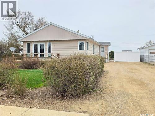 111 4Th Avenue N, Lucky Lake, SK 