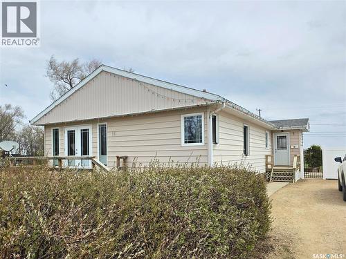 111 4Th Avenue N, Lucky Lake, SK 