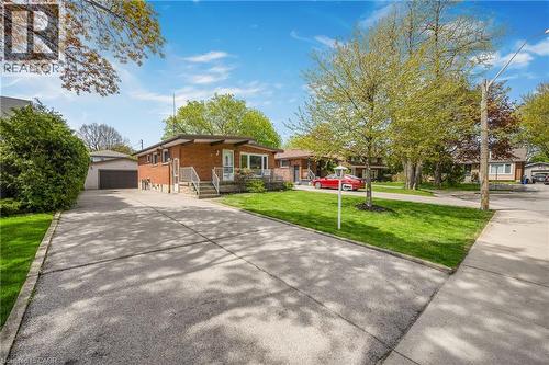 3 Tanager Court, Hamilton, ON - Outdoor