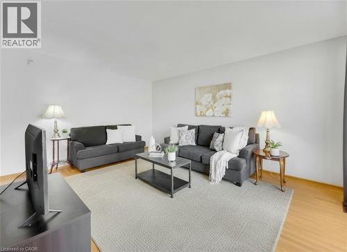 3 Tanager Court, Hamilton, ON - Indoor Photo Showing Living Room