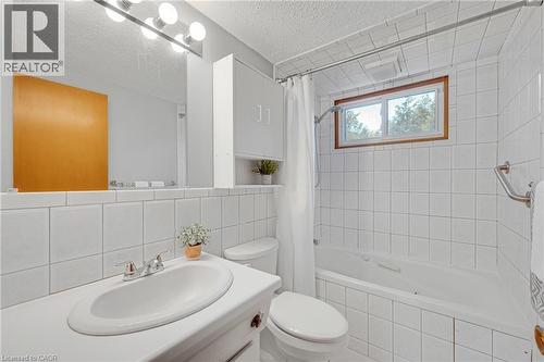 3 Tanager Court, Hamilton, ON - Indoor Photo Showing Bathroom