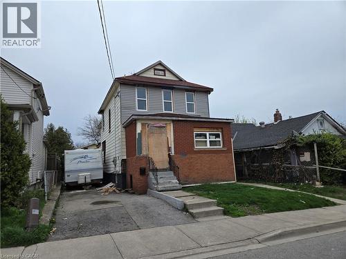 4550 CRYSLER Avenue  Niagara Falls, ON L2E 3V4