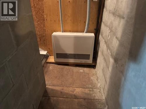 691 Joseph Crescent, Cochin, SK - Indoor