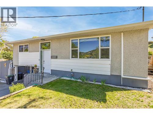 Flat front yard - 1385 Orchard Drive, Kelowna, BC - Outdoor