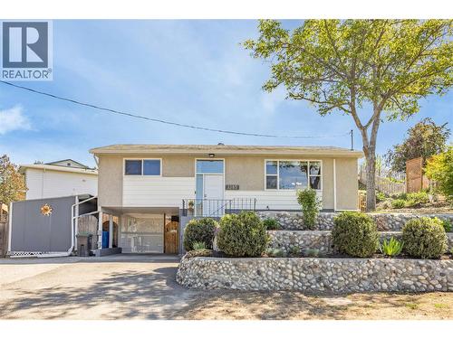 TONS of parking! - 1385 Orchard Drive, Kelowna, BC - Outdoor