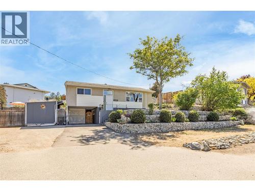 Guest parking - 1385 Orchard Drive, Kelowna, BC - Outdoor