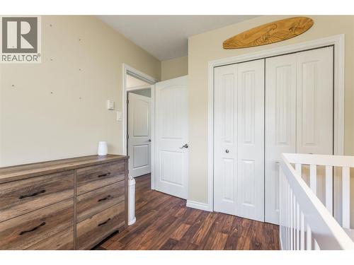 1385 Orchard Drive, Kelowna, BC - Indoor Photo Showing Bedroom