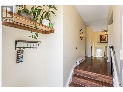 Lovely landing area - 1385 Orchard Drive, Kelowna, BC - Indoor Photo Showing Bedroom