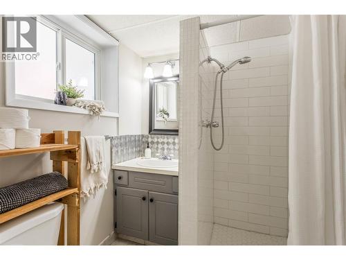 Basement bathroom - 1385 Orchard Drive, Kelowna, BC - Indoor Photo Showing Bedroom