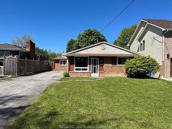 589 ELINOR  Windsor, ON N8P 1E3