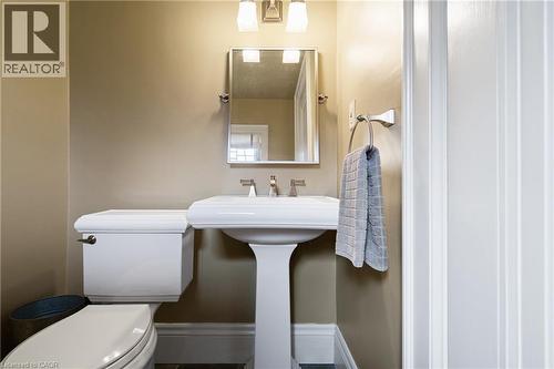 2 Oak Knoll Drive, Hamilton, ON - Indoor Photo Showing Bathroom
