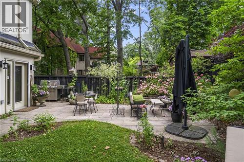 2 Oak Knoll Drive, Hamilton, ON - Outdoor