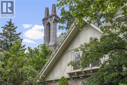 2 Oak Knoll Drive, Hamilton, ON - Outdoor