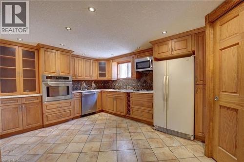 207 Christopher Drive, Cambridge, ON - Indoor Photo Showing Kitchen
