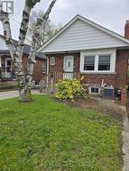 669 COSBURN AVENUE Toronto, ON M4C 2V1