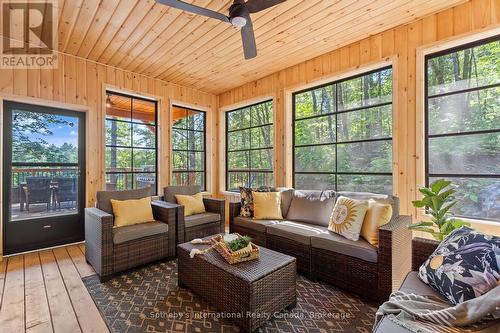 15 - 1213 Camp Jackson Road, Muskoka Lakes (Medora), ON - Indoor Photo Showing Living Room