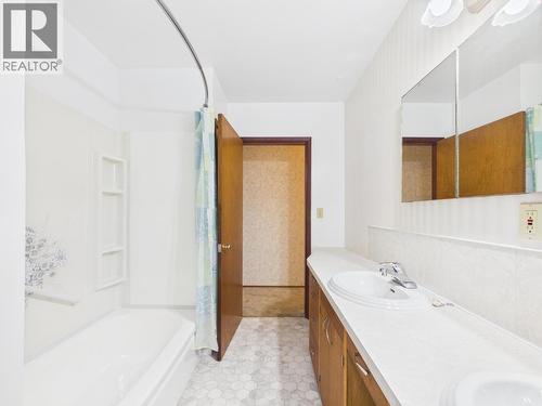 2038 White Road, Williams Lake, BC - Indoor Photo Showing Bathroom