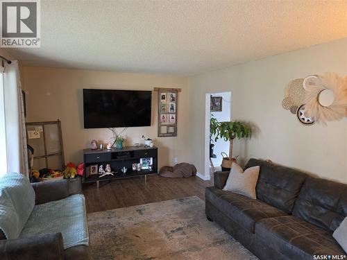 213 9Th Street E, Wynyard, SK - Indoor Photo Showing Living Room