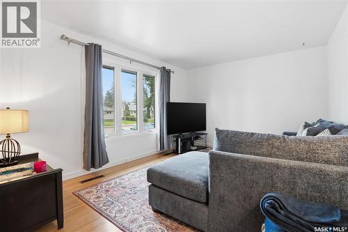 1113 Wilson Crescent, Saskatoon, SK - Indoor Photo Showing Living Room