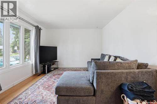 1113 Wilson Crescent, Saskatoon, SK - Indoor Photo Showing Living Room