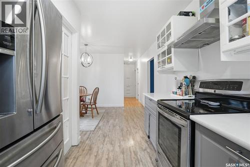 1113 Wilson Crescent, Saskatoon, SK - Indoor Photo Showing Kitchen
