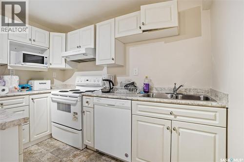 1113 Wilson Crescent, Saskatoon, SK - Indoor Photo Showing Kitchen With Double Sink