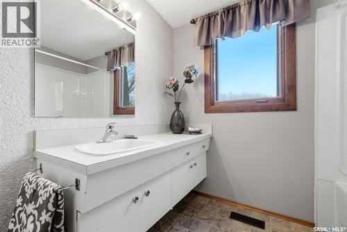 41 Spruceview Road, Regina, SK - Indoor Photo Showing Bathroom