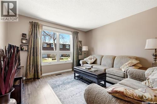 41 Spruceview Road, Regina, SK - Indoor Photo Showing Living Room