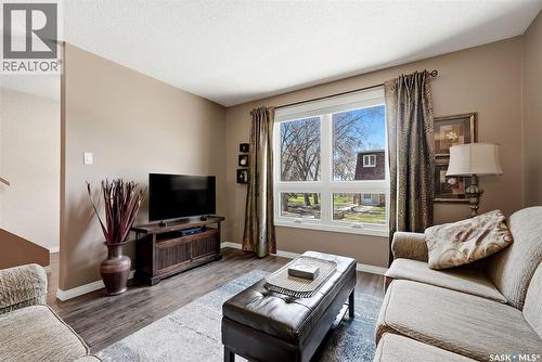 41 Spruceview Road, Regina, SK - Indoor Photo Showing Living Room