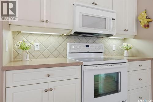 1642 Wingert Drive, Regina, SK - Indoor Photo Showing Kitchen