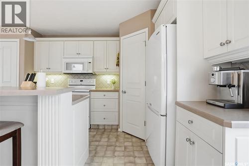 1642 Wingert Drive, Regina, SK - Indoor Photo Showing Kitchen