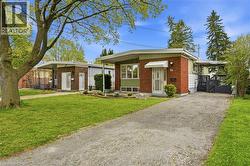 16 RONALDSHAY Avenue  Hamilton, ON L9A 3B1