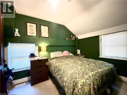 Image quality insufficient for description - 358 Dundas Street E, Hamilton, ON - Indoor Photo Showing Bedroom