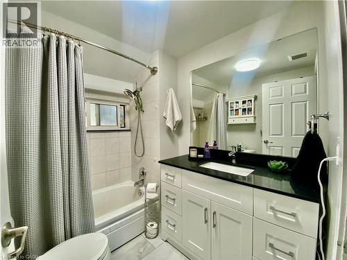 358 Dundas Street E, Hamilton, ON - Indoor Photo Showing Bathroom