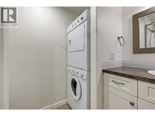 1638 Lindsay Drive, Kelowna, BC - Indoor Photo Showing Laundry Room