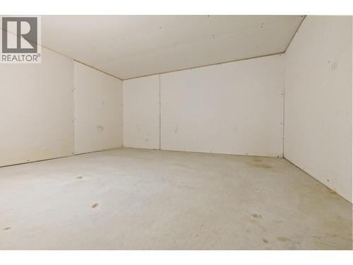 1638 Lindsay Drive, Kelowna, BC - Indoor Photo Showing Garage