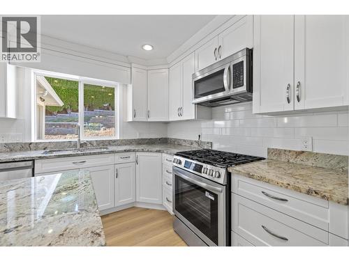 1638 Lindsay Drive, Kelowna, BC - Indoor Photo Showing Kitchen With Upgraded Kitchen