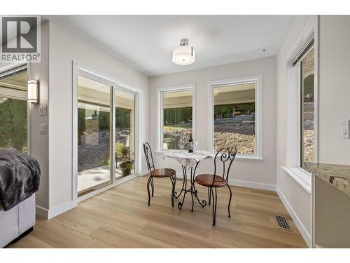 1638 Lindsay Drive, Kelowna, BC - Indoor Photo Showing Dining Room