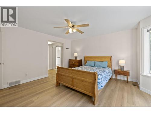 1638 Lindsay Drive, Kelowna, BC - Indoor Photo Showing Bedroom